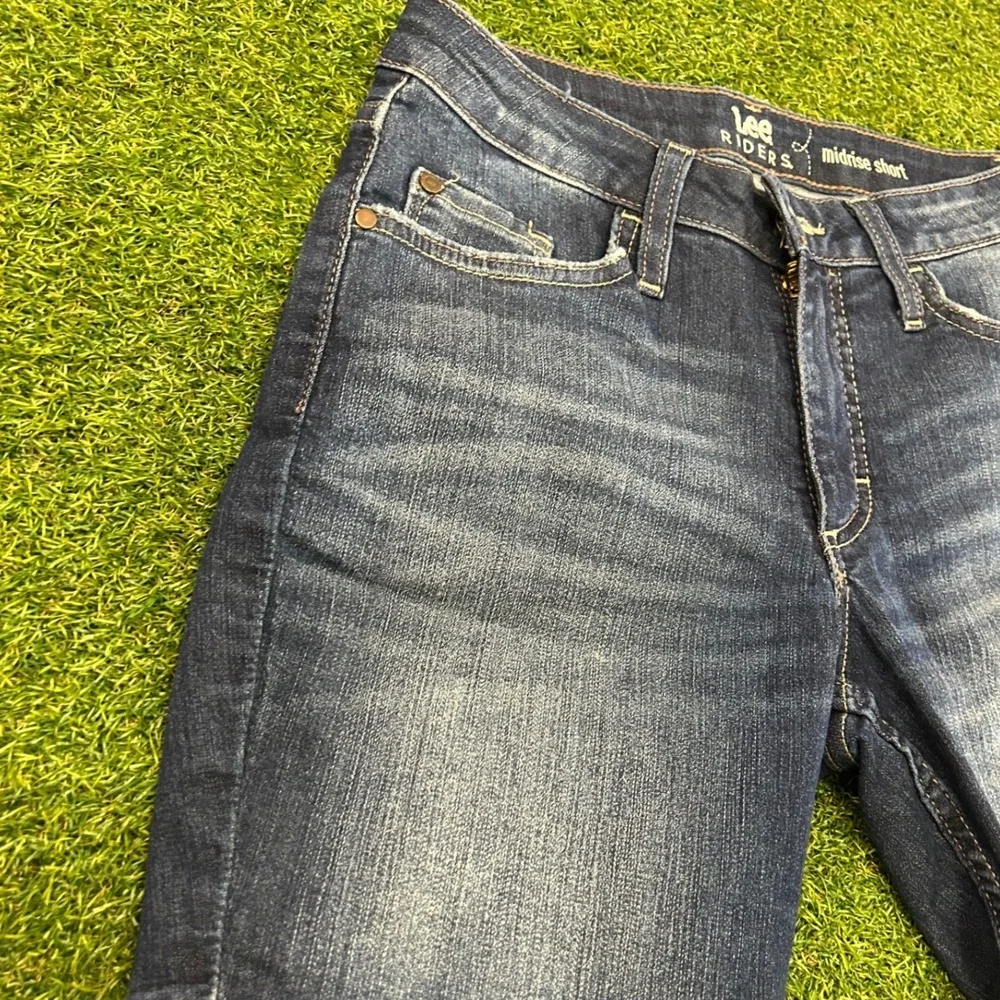 Lee Riders Womens Midrise Denim Shorts Dark Wash Stretch Size 6M 185MEW2